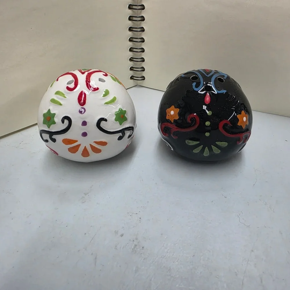 World Market Sugar Skull Salt and Pepper Shakers Set Day of the Dead Ceramic - Picture 5 of 8